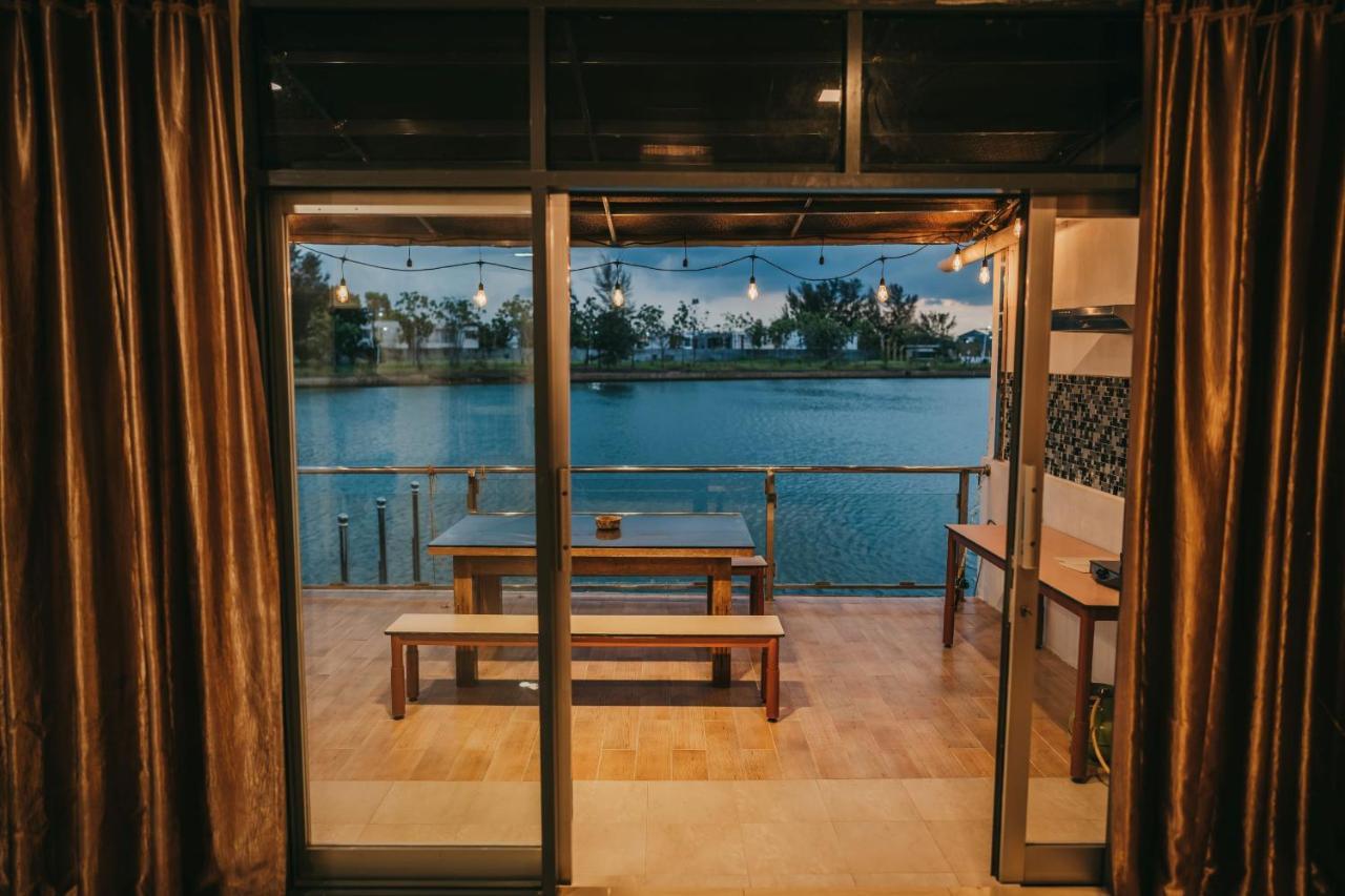 Villa Canoe And Fishing , Free Pickup à Batam Extérieur photo